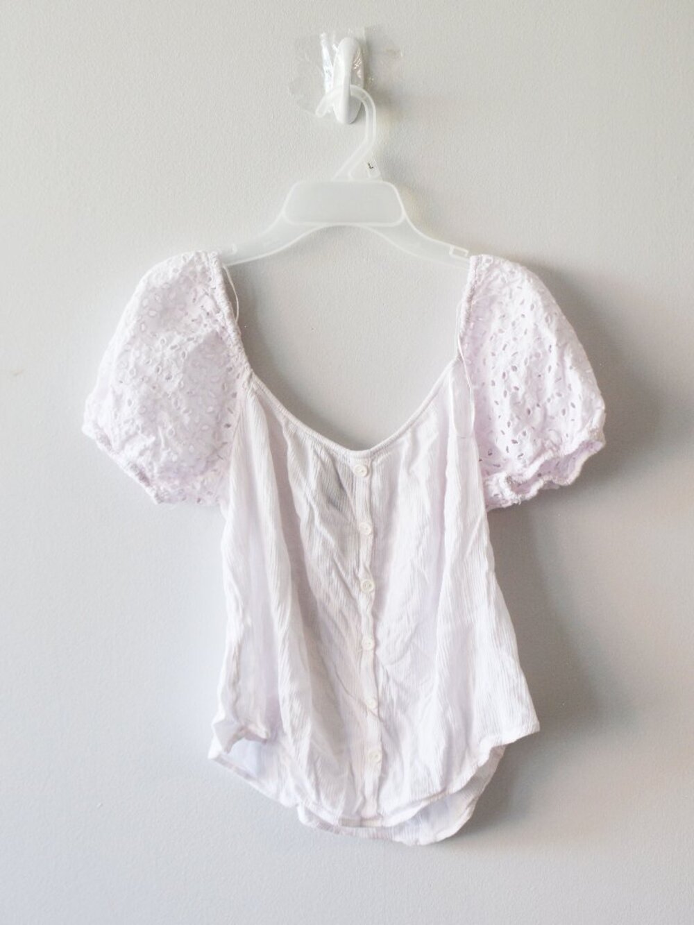 ❤️ U2B White Eyelet Puff Sleeve Top Medium Cottagecore Button Front Blouse